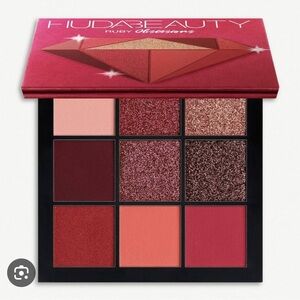 HUDA BEAUTY Ruby Glam Eyeshadow Palette
